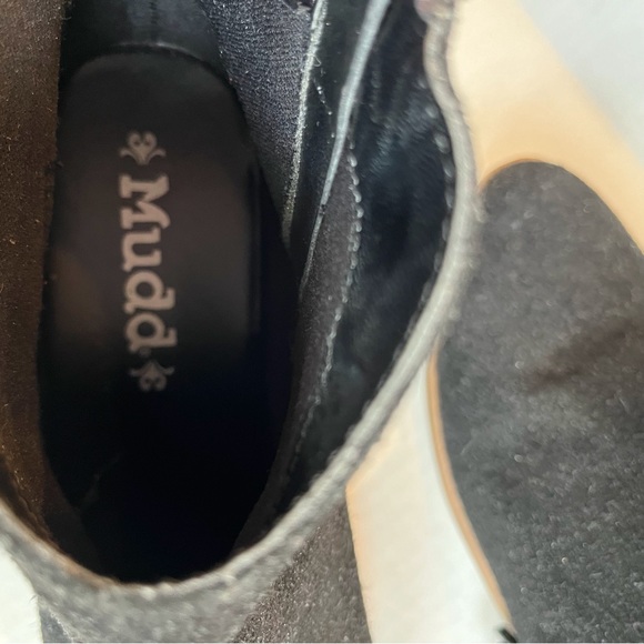 Mudd hidden wedge fringe black suede ankle boot / bootie with easy zipper - Picture 6 of 10